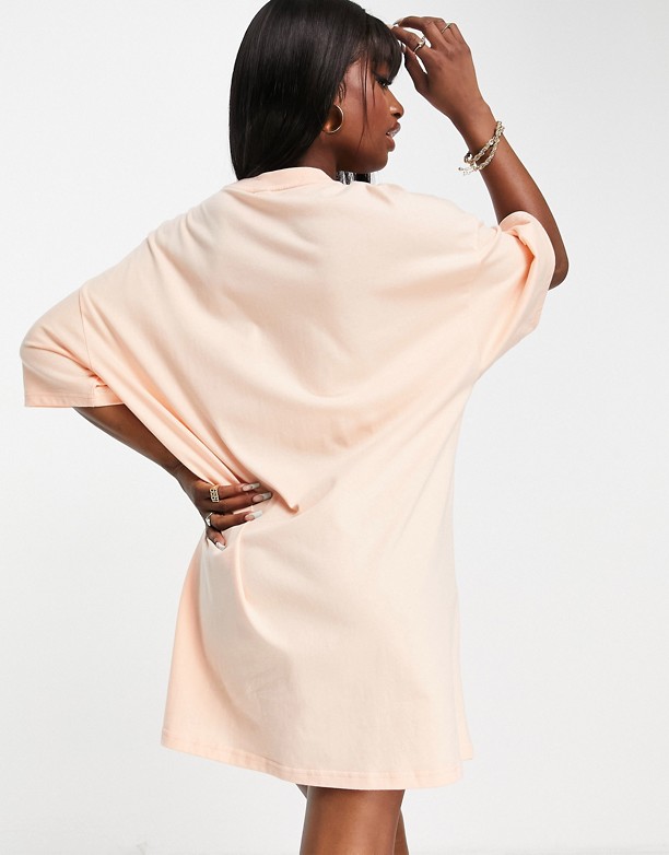 PUMA – Essentials – Brzoskwiniowa sukienka T-shirtowa z logo Brzoskwiniowy Najwyższa Jakość 