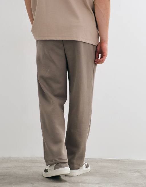 Puma Essentials heavy fleece relaxed sweatpants in beige, 5 of 5
