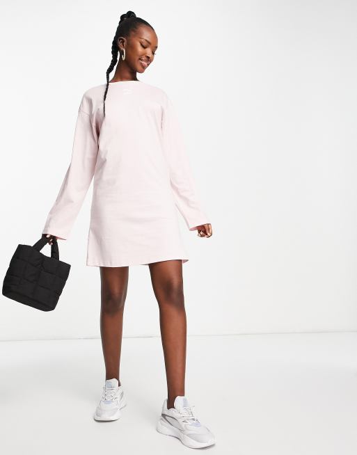 Puma – Essentials – Ljusrosa t-shirtklänning med långa ärmar