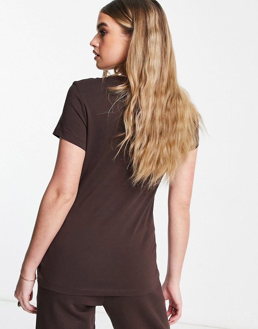 T-shirt marrone con piccolo logo - Puma T-shirt donna  - immagine1