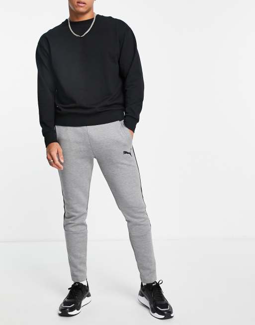 PUMA – Evostripe Basic – Grå mjukisbyxor med logga