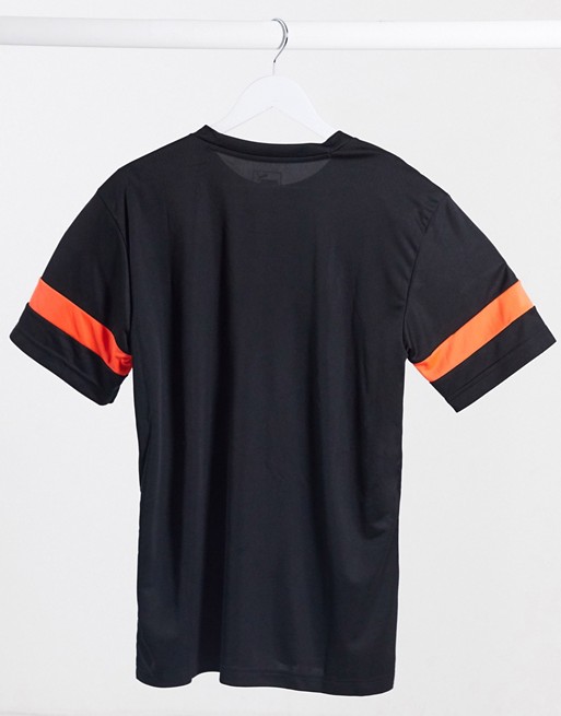 Puma – Football – Czarno-czerwony t-shirt treningowy JTHA