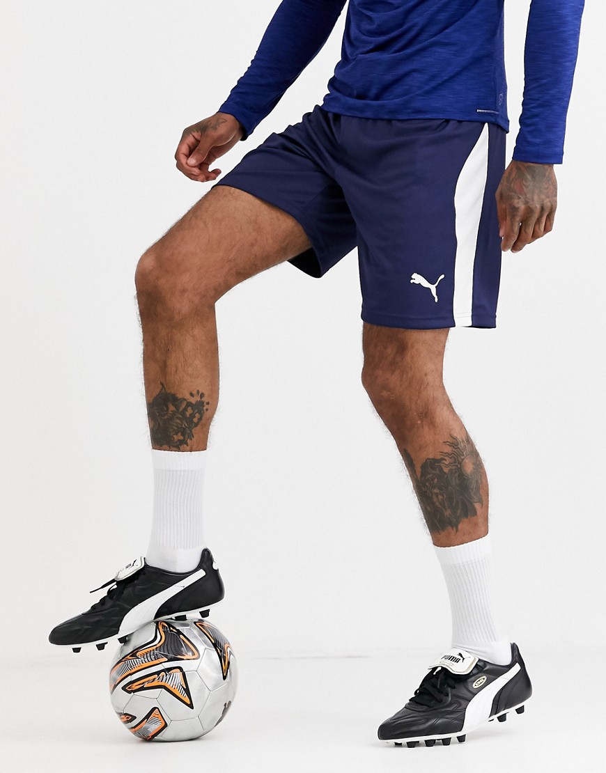 Puma – Fotboll – Marinblå shorts med vit sidorand, endast hos ASOS