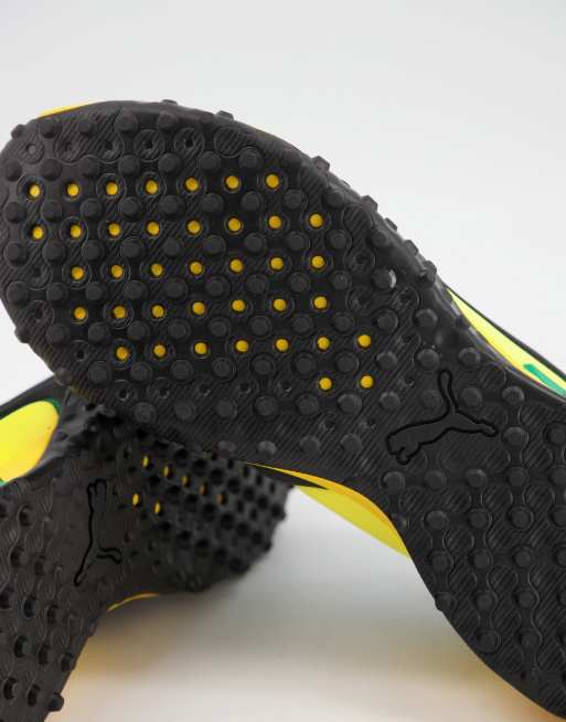 Jamaican shop puma sneakers