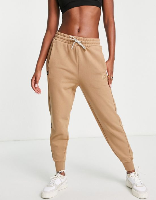https://images.asos-media.com/products/puma-infuse-sweatpants-in-tan/201850193-2?$n_550w$&wid=550&fit=constrain