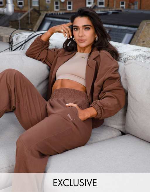 Puma – Jogginghose mit weitem Bein in Braun