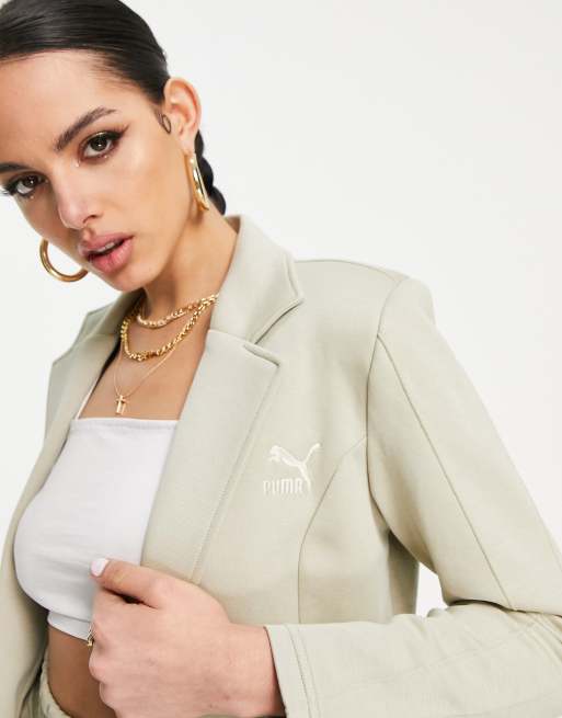 Puma – Lässiger Blazer in Grün mit Spray-Optik und kurzem Schnitt, exklusiv bei ASOS, 3 von 4