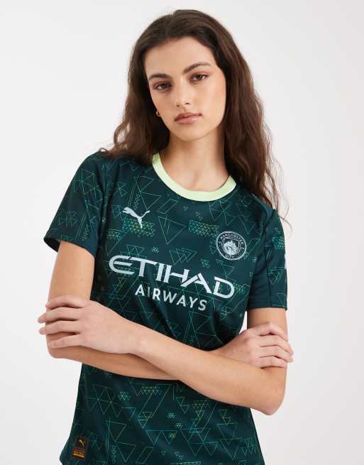 Puma Manchester city 25/26 fourth jersey crew short sleeve t-shirt in dark green in green terrain