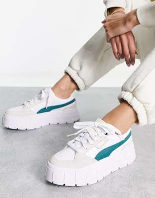 Puma blanc et outlet vert