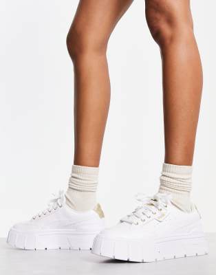 PUMA - Mayze Stack - Sneaker in Weiß und Gold