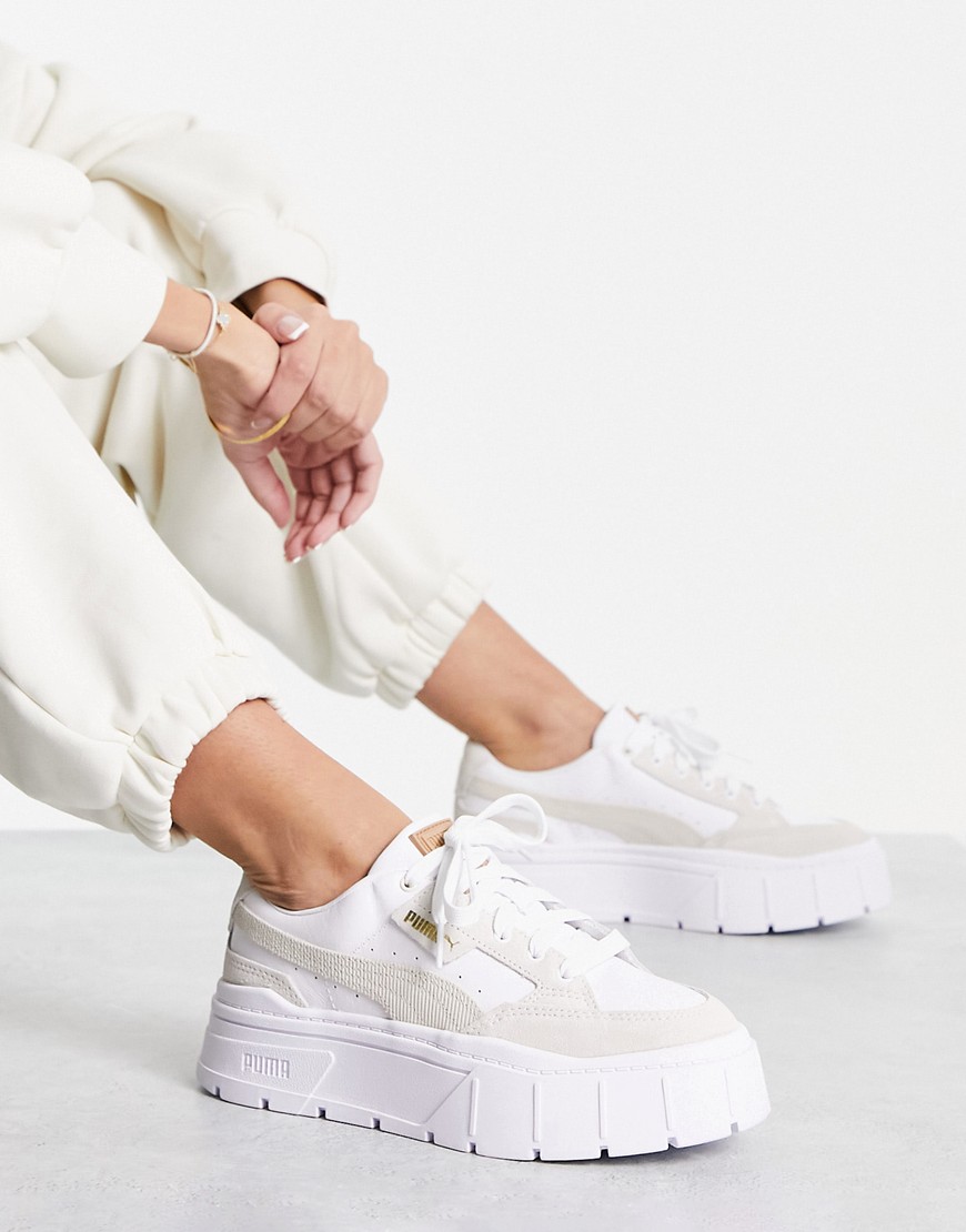 puma - mayze stack - vita sneakers med manchesterdetaljer och tjock sula-vit/a