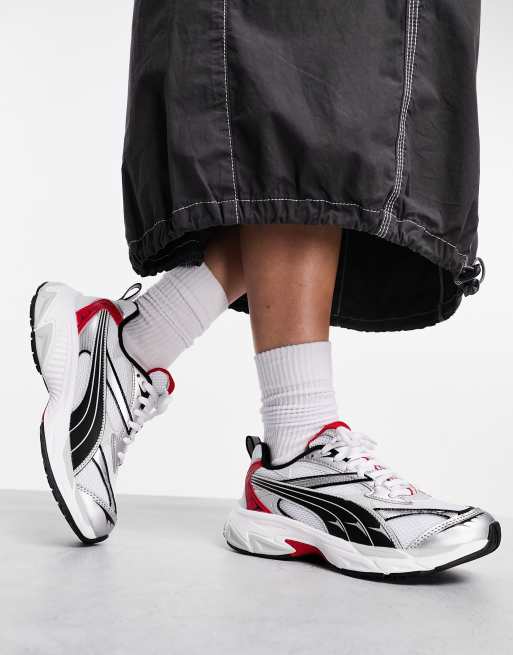 PUMA - Morphic - Sorte og røde sneakers
