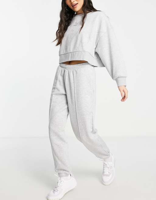 PUMA - Oversized joggingbroek met plooien in grijs, exclusief bij ASOS