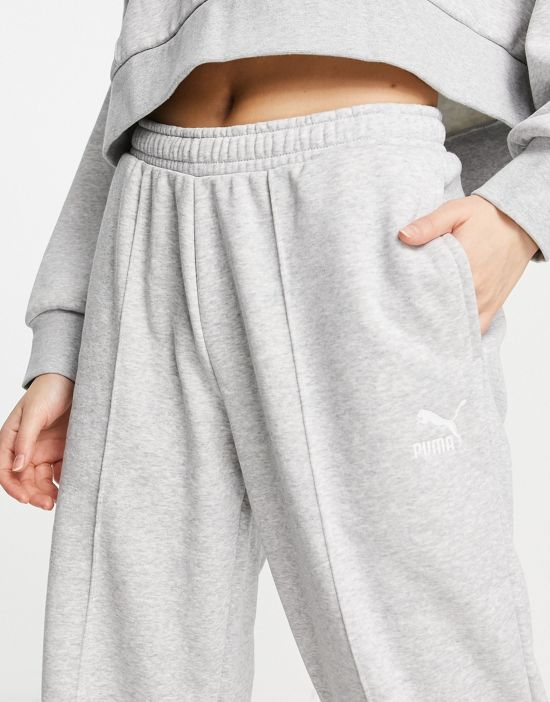 https://images.asos-media.com/products/puma-oversized-pleated-sweatpants-in-gray-exclusive-to-asos/201299635-3?$n_550w$&wid=550&fit=constrain
