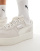 Thumbnail 3 van 4