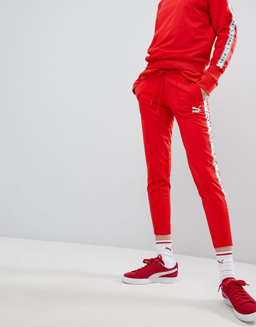 Puma – Rote Jogginghose mit seitlicher Zierbahn, exklusiv bei ASOS Puma – Rote Jogginghose mit seitlicher Zierbahn, exklusiv bei ASOS