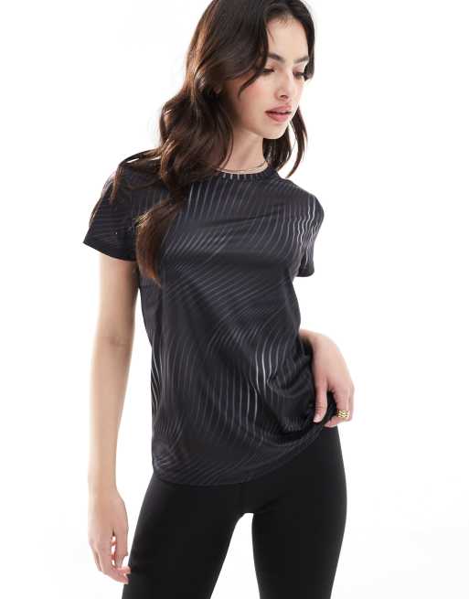 Puma Run favorite tee in puma black-ah24 aop