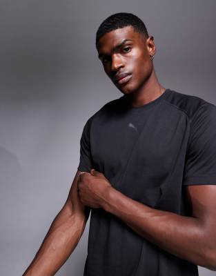 Run Short Sleeve Tee in black