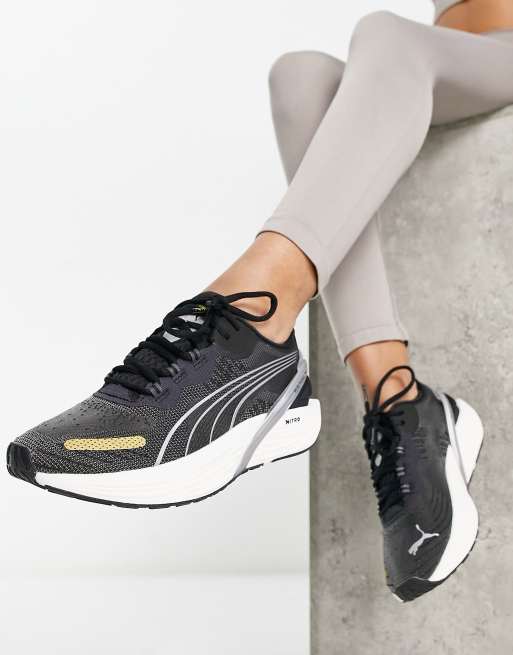 PUMA - Run XX Nitro - Sorte og guldfarvede sneakers