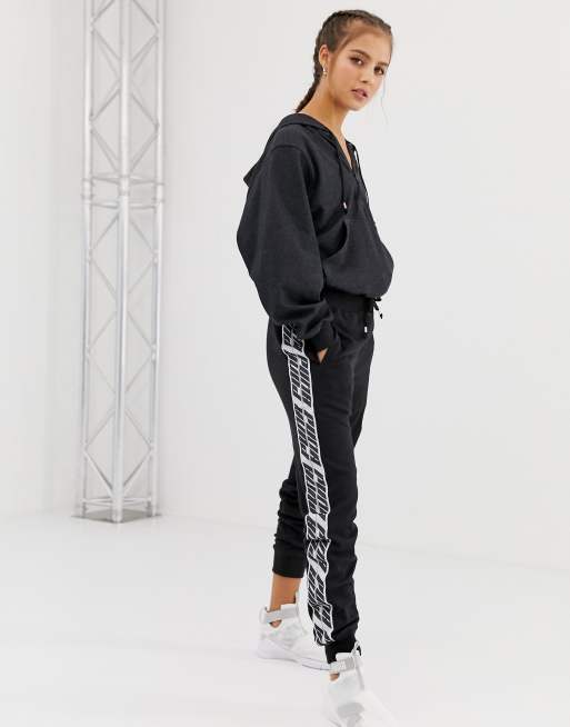 Puma Set mit Kapuzenpullover Jogginghose mit Zierstreifen ASOS