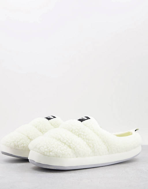 Nauwgezet Berg kleding op Bacteriën Puma Scuff sherpa slippers in white | ASOS
