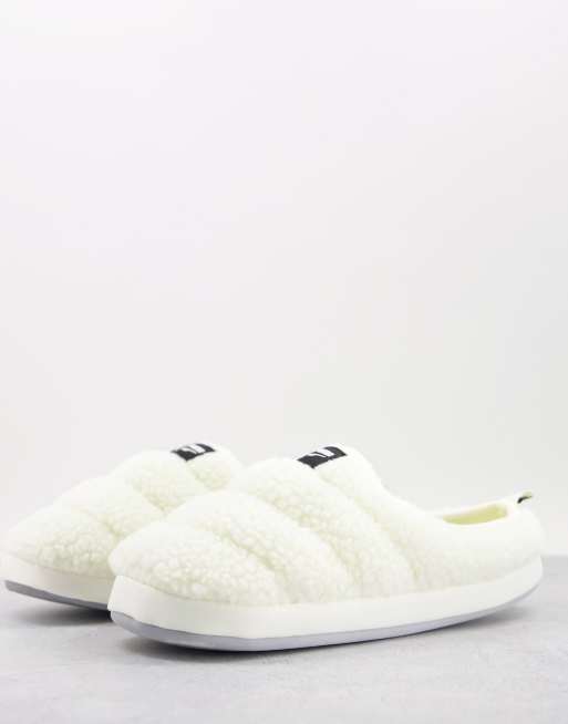 PUMA – Scuff – Vita innetofflor i sherpafleece