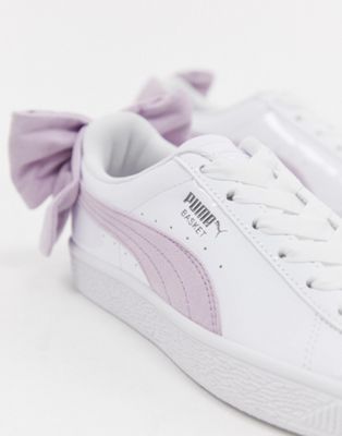 Puma - Sneakers bianche stile basket con fiocco rosa | ASOS