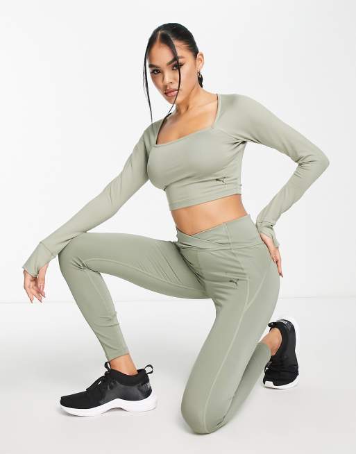 PUMA – Studio Granola – Modelujące legginsy z wcięciem w szpic w talii w zgaszonym odcieniu khaki