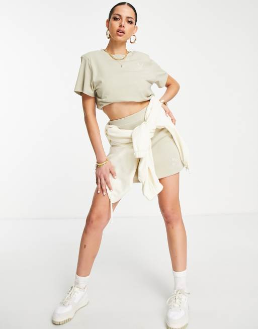 Puma – T-Shirt in Grün in Spray-Optik mit Schulterpolstern, exklusiv bei ASOS, 4 von 4