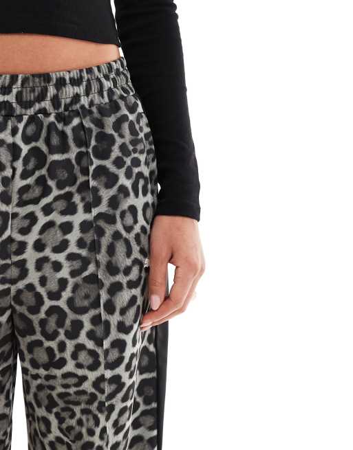 PUMA - T7 - Broek met rechte pijpen in donkere luipaardprint, 5 van 5