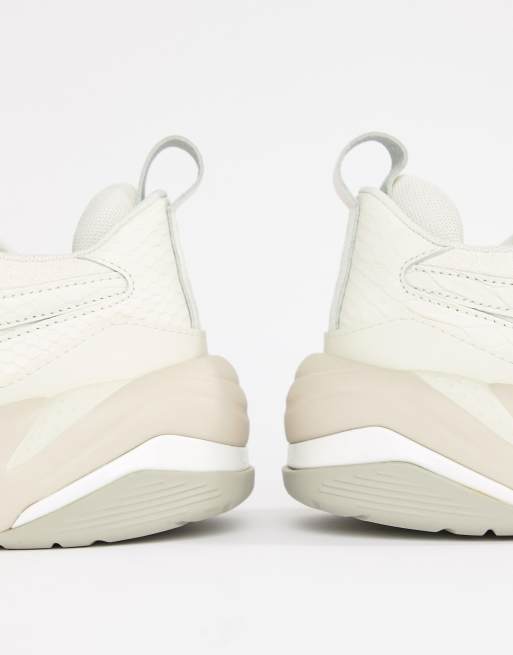 Neem een ​​bad stroom component Puma - Thunder - Desert sneaker in wit 36799703 | ASOS