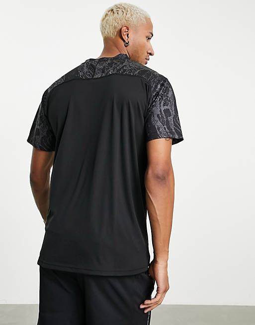 T-Shirts & Vests Puma Train t-shirt in black warped print 