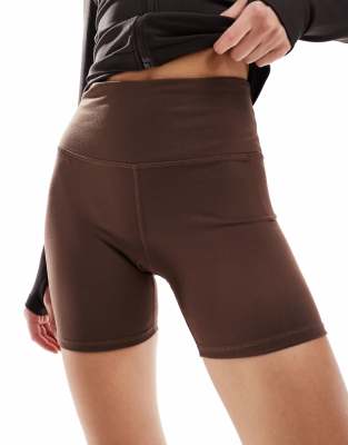 Training 5-inch shorts in brown