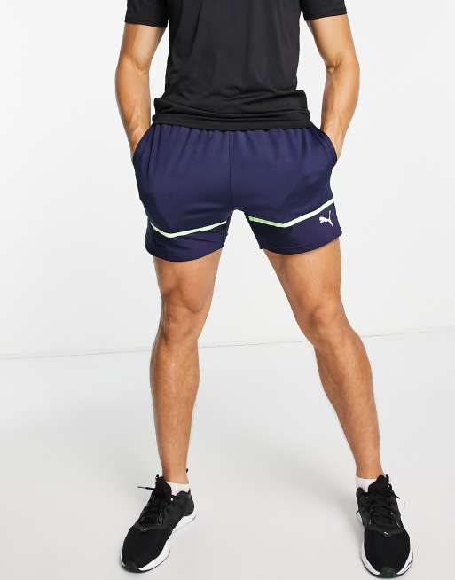 Puma – Training – 5 Zoll Shorts in Marineblau mit gelben Zierstreifen