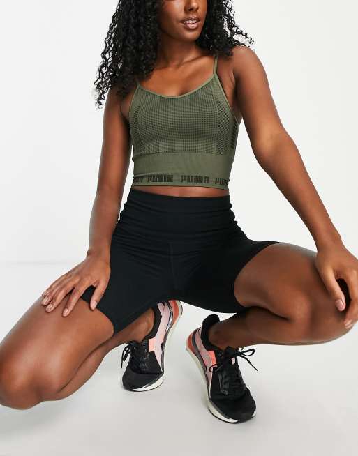 Puma Training - Brassière de sport sans coutures en maille Evoknit maintien léger - Vert foncé