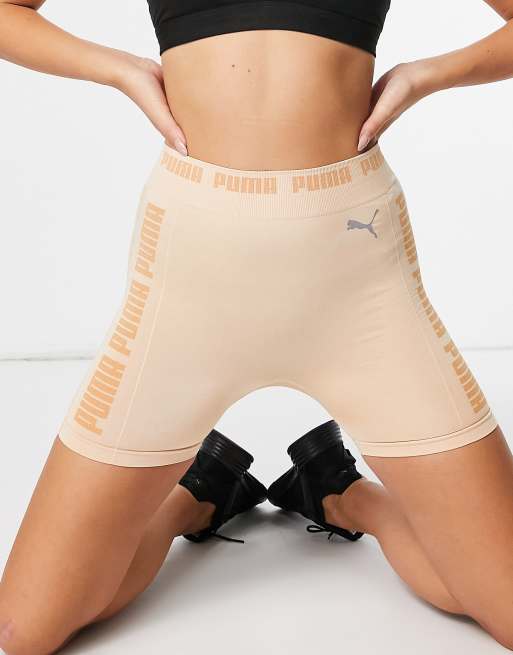 Puma Training – Evoknit – Beige leggingsshorts i sömlös design med 5 tum innersöm, 3 av 4