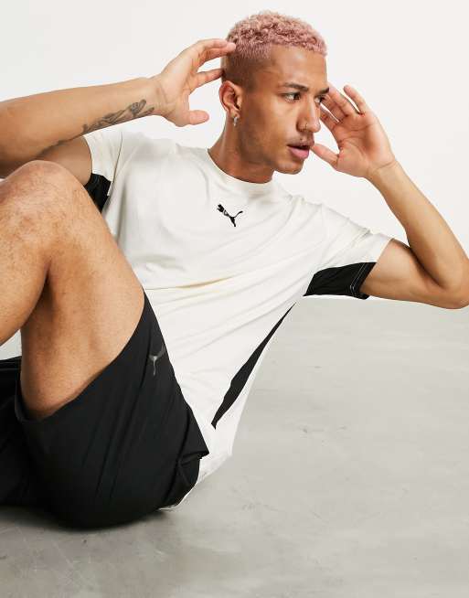 PUMA – Training – Gräddvit t-shirt i ventilerande material