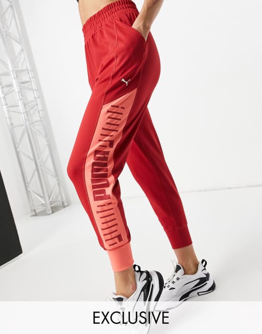 PUMA Training – Różowe joggersy ze wstawkami w kolorach czerwonym i kremowym – tylko w ASOS