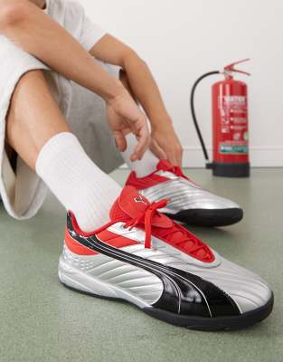PUMA - V1PER - Sneaker in Silber & Rot