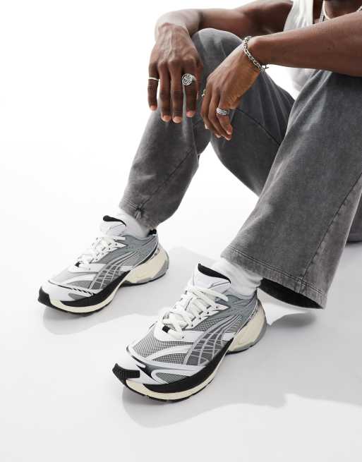 PUMA – Velophasis 'Born in the 2000s' – Vita och grå träningsskor
