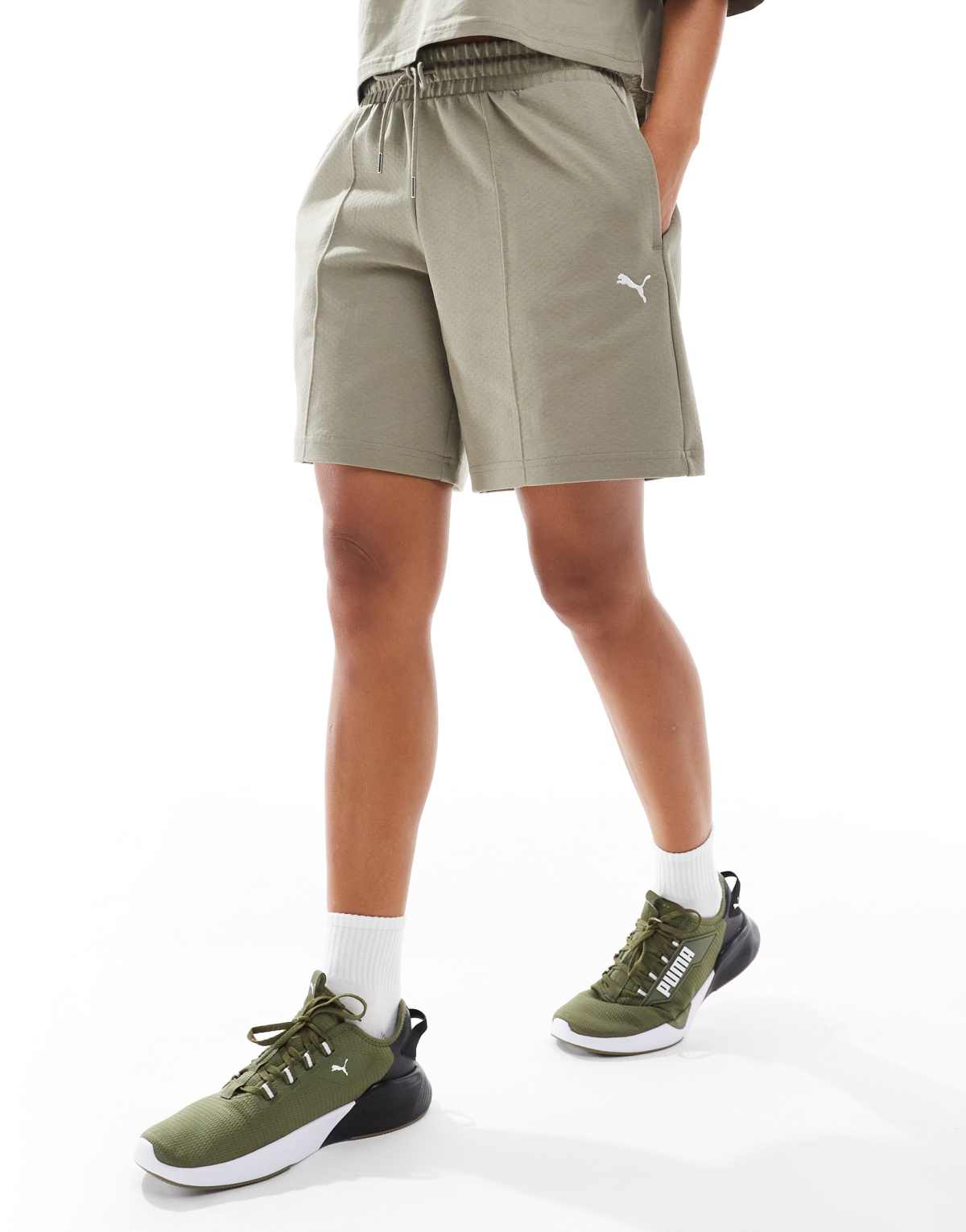 Puma Wardrobe ess relaxed long line 8" shorts in velvet moss