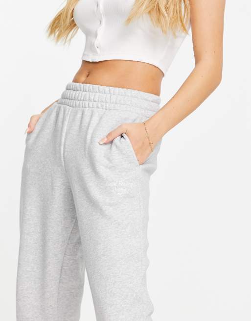 PUMA – Wellness Club – Jogginghose in Grau
