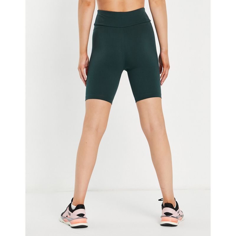 PUMA – Wellness Club – Leggings-Shorts in Dunkelgrün