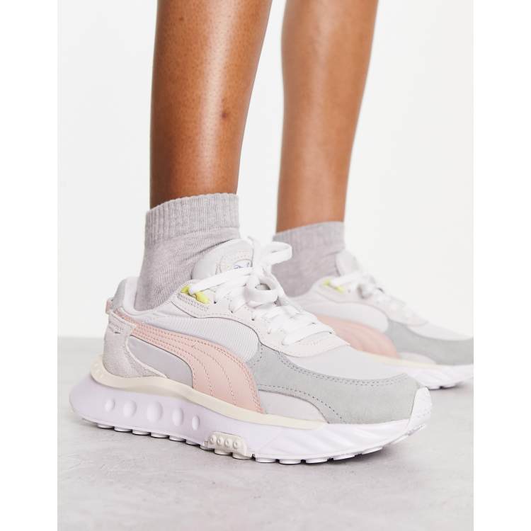 Light pink hotsell puma sneakers