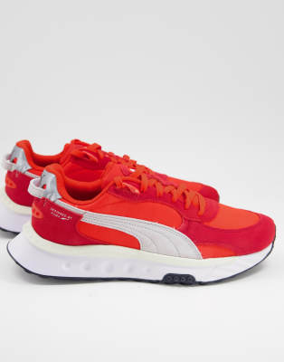 puma rosse e bianche