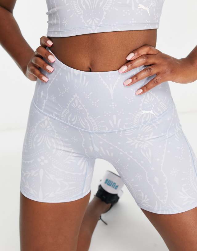 Puma Yoga Studio 5" shorts in blue print