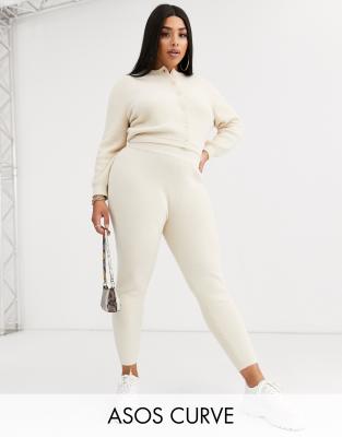 фото Пушистые джоггеры от комплекта asos design curve-кремовый asos curve