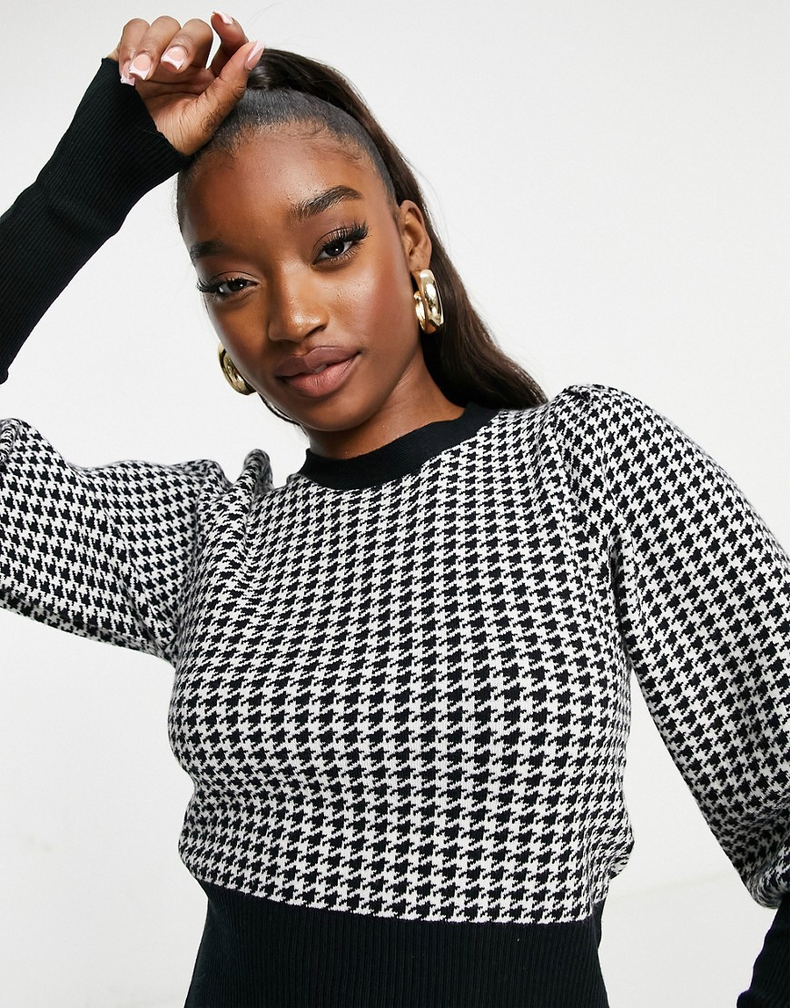 QED London cropped sweater in houndstooth-Multi