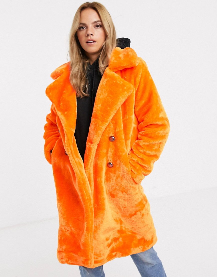 QED London - Halflange double-breasted jas van imitatiebont in neon oranje
