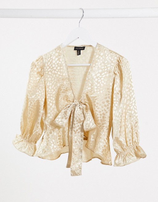 QED London jacquard satin tie front blouse in champagne
